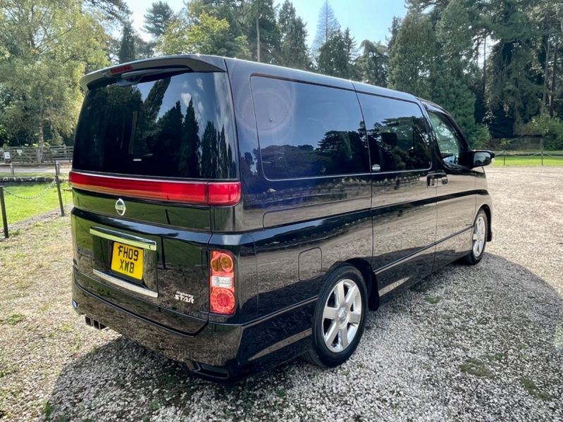 NISSAN ELGRAND