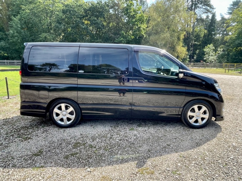 NISSAN ELGRAND