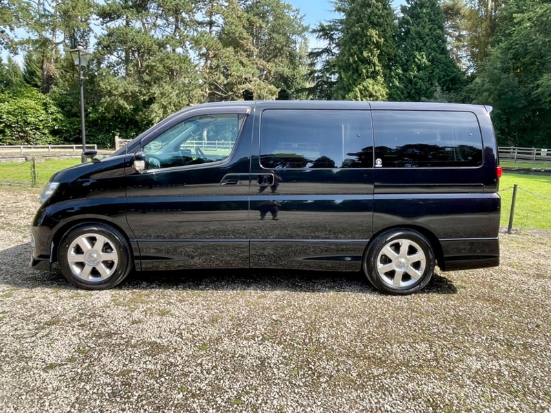 NISSAN ELGRAND