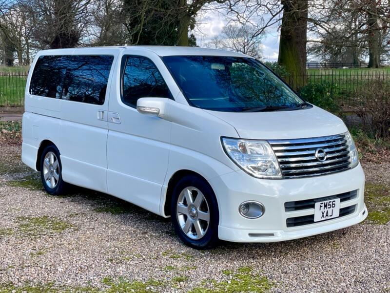 View NISSAN ELGRAND 3.5 HIGHWAY STAR URBAN SELECTION