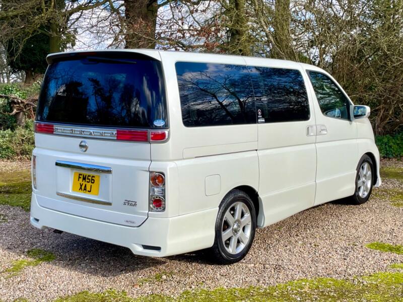 NISSAN ELGRAND