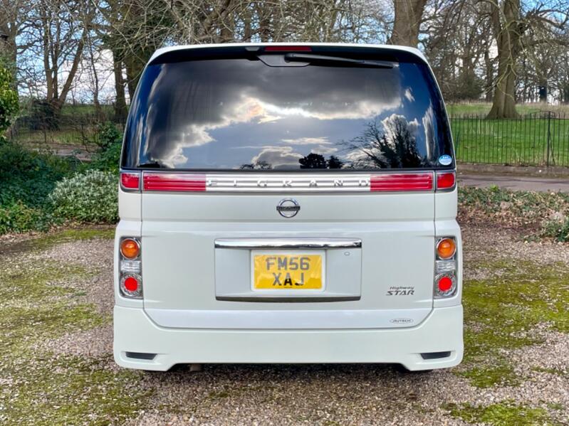 NISSAN ELGRAND