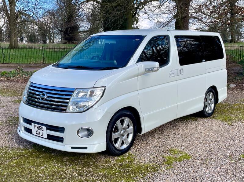 View NISSAN ELGRAND 3.5 HIGHWAY STAR URBAN SELECTION